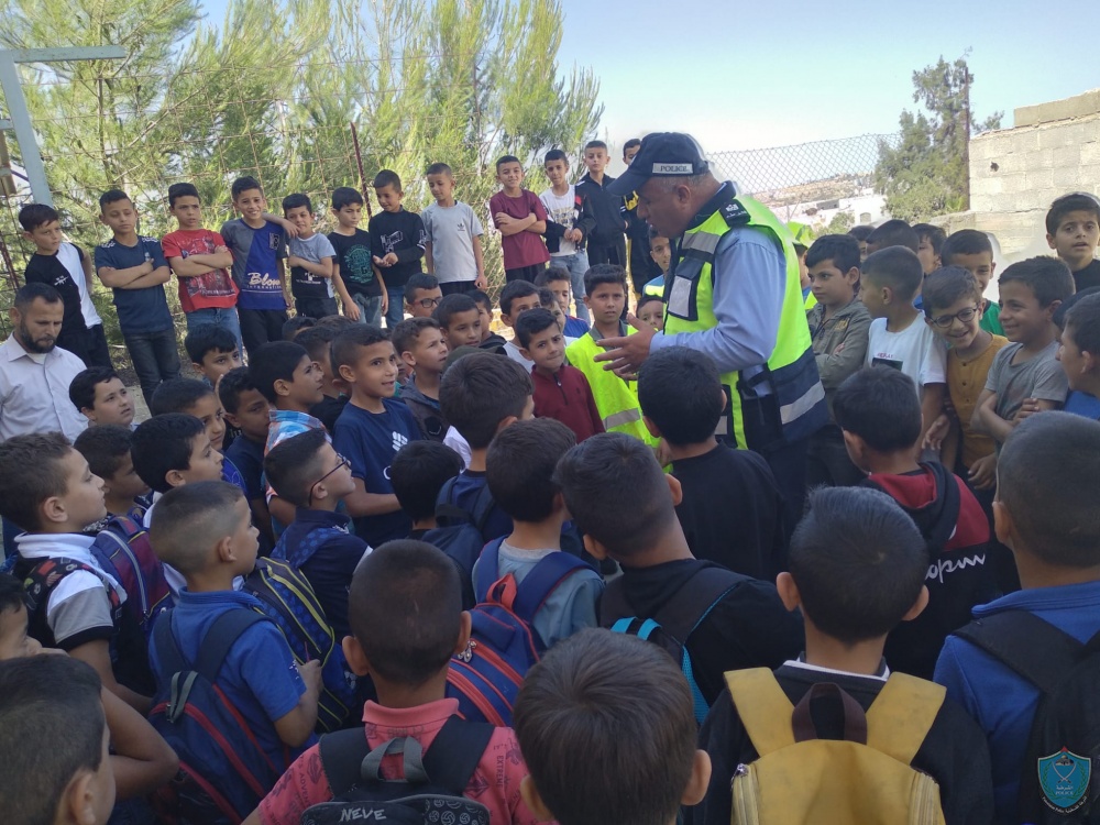 الشرطة تحاضر