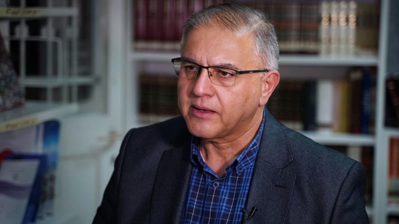 الدكتور جوني منصور 