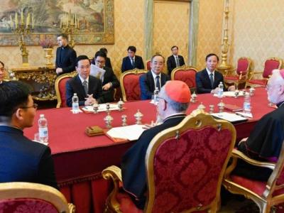 الوفد الفيتنامي يلتقي ممثلين عن الكرسي الرسولي