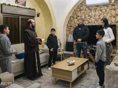 حراسة الأرض المقدسة