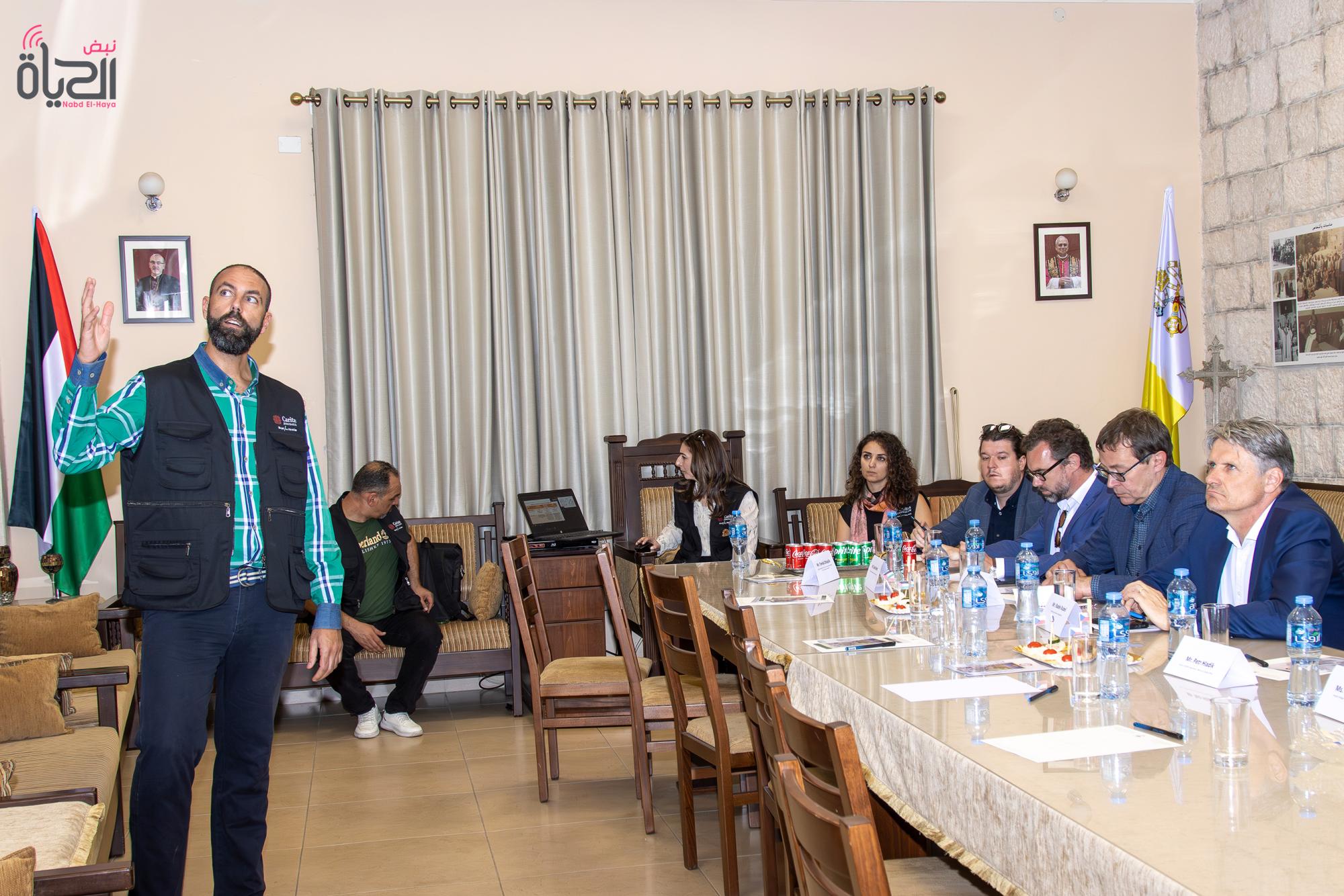 وفد تشيكي رفيع يزور مركز كاريتاس الطبي في الطيبة ويطّلع على برامج كاريتاس القدس